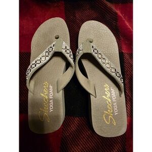 Skechers Yoga Foam Rhinestone Embellished Sandals/flip flops Size 8